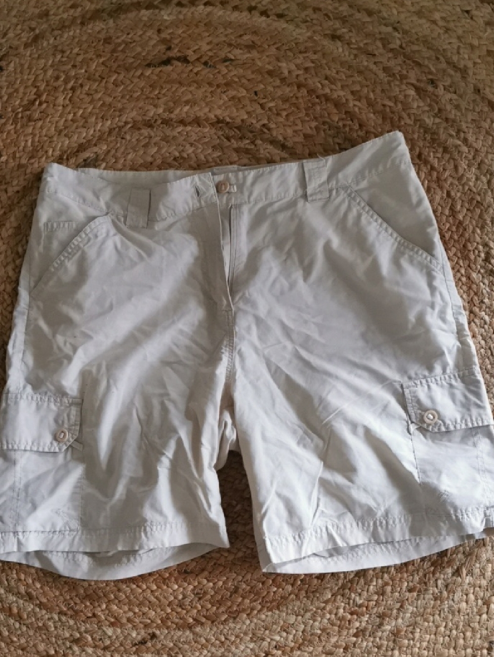 Womens Khaki Gorpcore Woolrich Shorts with Pockets High Rise Zip Fly. Size 12
